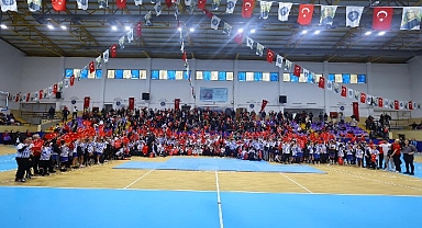 Karabağlar ’da Sömestr Spor Şenliği Bayram Havasında Geçti