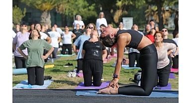 Karşıyaka Belediyesi’nden 14 Şubat’a özel yoga etkinliği