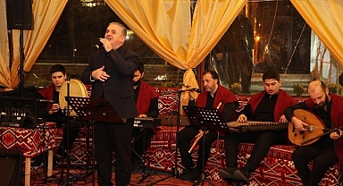  Kartepe’de İlahi Dinletisi Gönüllere Dokundu