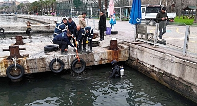 Körfez’de deniz dibi araç lastiğinden temizlendi
