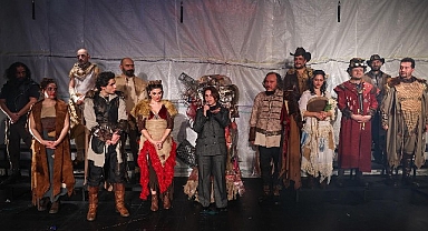 Maltepe Belediye Tiyatrosu’nun 17. yılına 'Hamlet'li kutlama