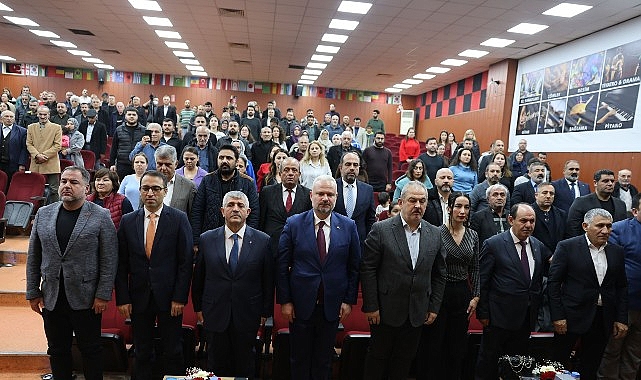 Menemen'de halk aşıkları geçidi!