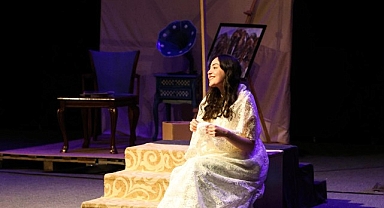 Retro Tiyatro Topluluğu “Huzur Apartmanı” Oyunu İle Tiyatro Sahnesine Damga Vurdu