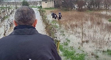 Selde Mahsur Kalanların İmdadına Büyükşehir İtfaiyesi Yetişti