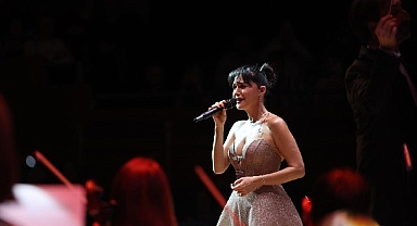 Şevval Sam hem söyledi hem yönetti