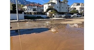 Şiddetli yağış sonrası 50 traktör balçık ve kum temizlendi