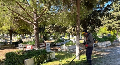 Ayvalık’ta Mezarlıklar Bayram Ziyaretlerine Hazırlandı...