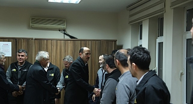 Başkan Altay İftardan Sonra Gece Mesaisindeki Büyükşehir Personelini Ziyaret Etti