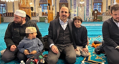 Başkan Altay Kapı Camii’nde Gelenek Olarak Sürdürülen “Ümmet İftarı”nın Bereketine Ortak Oldu