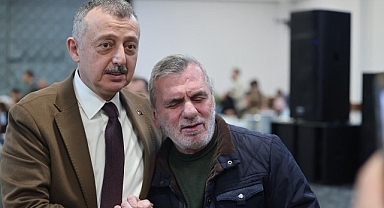 Başkan Büyükakın’ın, pazarcı esnafıyla yaptığı iftara yoğun katılım