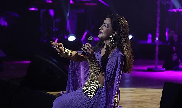 Başkan Çerçioğlu 8 Mart Dünya Kadınlar Günü'nde vatandaşları sevilen sanatçı Nükhet Duru ile buluşturdu