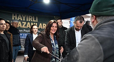 Başkan Çerçioğlu Atatürk Kent Meydanı’nda Kurulan İftar Sofrasında Vatandaşlarla Bir Araya Geldi