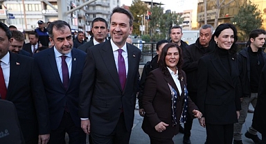 Başkan Çerçioğlu, Bakan Bayraktar ile Birlikte Atatürk Kent Meydanı’nda Düzenlenen İftarda Vatandaşlarla Bir Araya Geldi