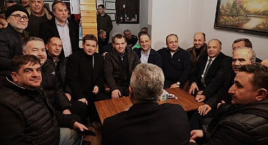 Başkan Erkan Aydın Abdal Meydanı’nda Vatandaşlarla Sahur Yaptı