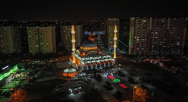 Başkan Pekyatırmacı Kadir Gecesi’nde Vatandaşlarla Selçuklu Merkez Camii’nde Buluştu