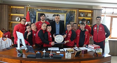 Başkan Taşyasan Down Sendromlular Basketbol Milli Takımı’nı ağırladı