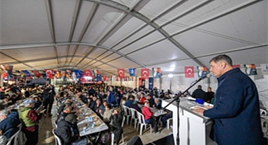 Başkan Tugay, arife gününde Urlalılarla oruç açtı