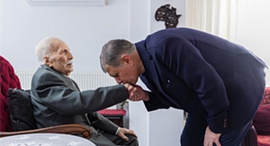 Başkan Tugay’dan 14 Mart’ta ortopedinin çınarına ziyaret