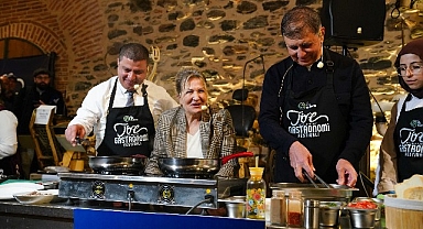 Başkan Tugay Tire’de önlük giydi, mutfağa girdi, yemek yaptı