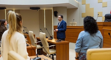 Başkan Yiğit, Yeni Evlenen Çiftlere Destek Kartlarını Teslim Etti