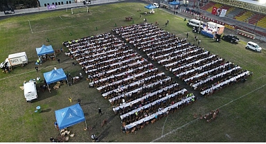 Bayındır’da Kadir Gecesi Bereketi: Şehir Stadyumu'nda Dev Gönül Sofrası Kuruldu