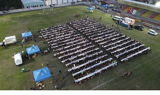 Bayındır’da Kadir Gecesi Bereketi: Şehir Stadyumu'nda Dev Gönül Sofrası Kuruldu