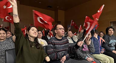 Beyaz Kalpler, Mehmet Akif Ersoy’u andı