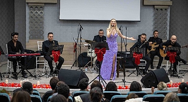 Bornova’da Aşk Şarkıları Gecesi