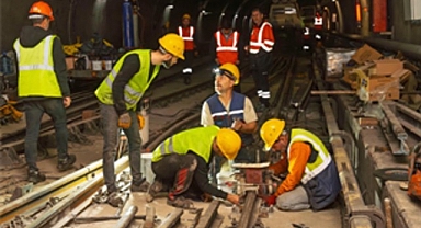 Bornova’da metro hattında raylar yenileniyor