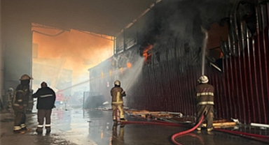 Buca’daki yangında Büyükşehir itfaiyesinin zamanla yarışı