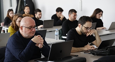 Büyükşehir’den teknoloji meraklısı gençlere yapay zekâ eğitimi 