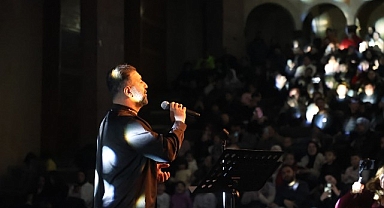 Gönüllere Dokunan İlahileriyle Hasan Bayar Sahne Aldı