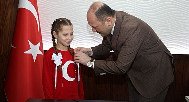 İstiklal Marşı Birincisi Ecem Hifa Sert’e Başkan Selçuk Yıldız’dan Ödül