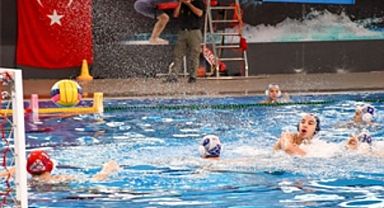 İzmir Büyükşehir Belediyesi sporcuları başarıdan başarıya koşuyor