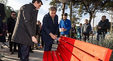 İzmir’den şiddete karşı güçlü mesaj: Kırmızı bank