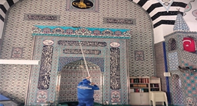 İzmir’in camilerinde bayram temizliği