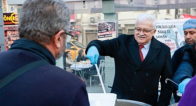 Kadir Gecesi İftarında Burhaniyeliler Cumhuriyet Meydanı’nda Buluştu