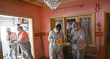 Karabağlar’ da Çöp Ev Tamamen Temizlendi