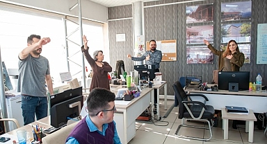 Karşıyaka Belediyesi’nde çalışanlar güne sporla başlıyor