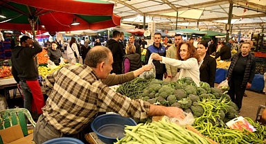 Karşıyaka’dan çocukları şiddet sarmalından koruyacak tarihi karar: Pazar yerlerinde kesici alet satışına son!
