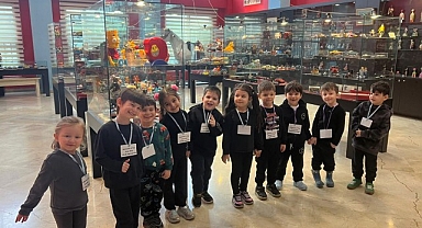 Kreş öğrencileri, dinozor ve oyuncak müzesini ziyaret etti
