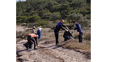 Lastikler, Naylon Atıklar ve Cam Şişeler Çevre Gönüllüleri Tarafından Titizlikle Toplandı.