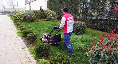 Maltepe Belediyesi’nin parkları bayrama hazırlanıyor 