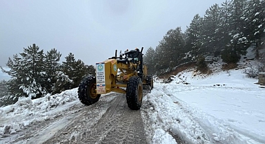 Manisa Büyükşehir Belediyesinden Spil Dağı’nda Kar Mesaisi