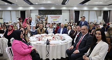 Menemen'de 8 Mart coşkusu yaşandı