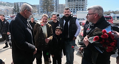 Nevşehir Belediyesi, Kadınlar Günü'nde 5 bin çiçek dağıttı