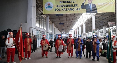 Nevşehirliler Mehter Marşlarıyla Pazar Alışverişi Yaptılar