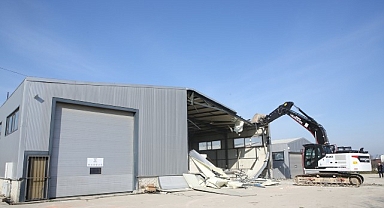 Nilüfer’de 4 kaçak bina yıkıldı