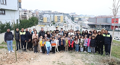 Nilüfer’de minikler doğa için fidan dikti