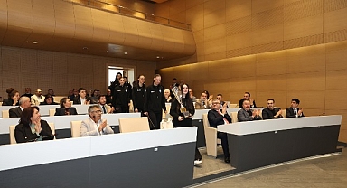 Nilüfer’in genç sporcuları başarılarını belediye meclisinde paylaştı